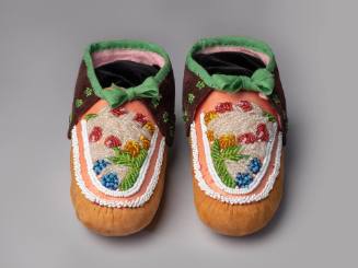 Moccasins / Gayowa o-weh